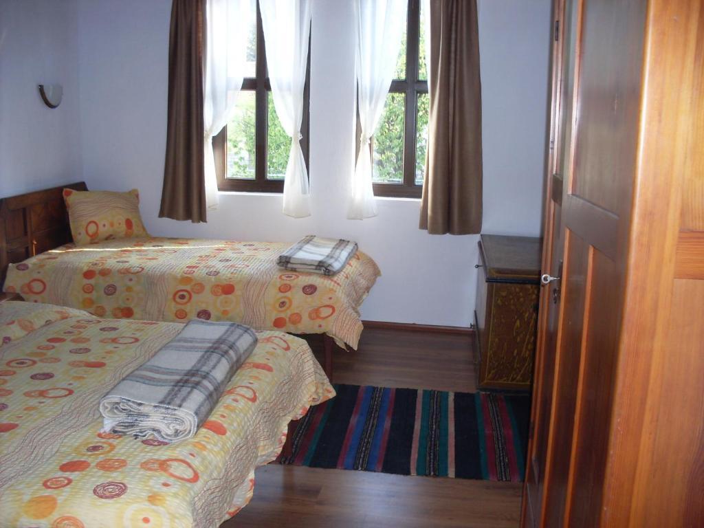 Tsutsovi House Hotel Kalofer Szoba fotó