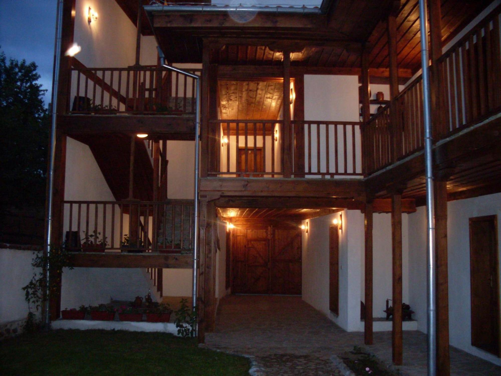 Tsutsovi House Hotel Kalofer Kültér fotó