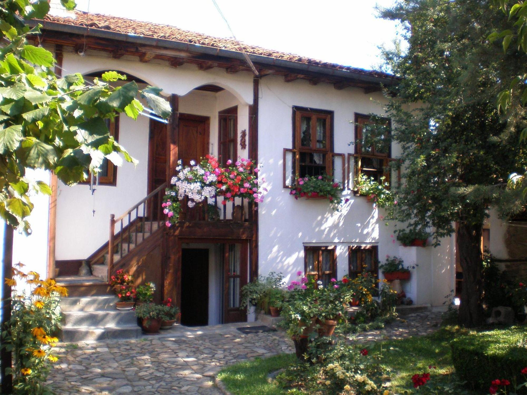 Tsutsovi House Hotel Kalofer Kültér fotó