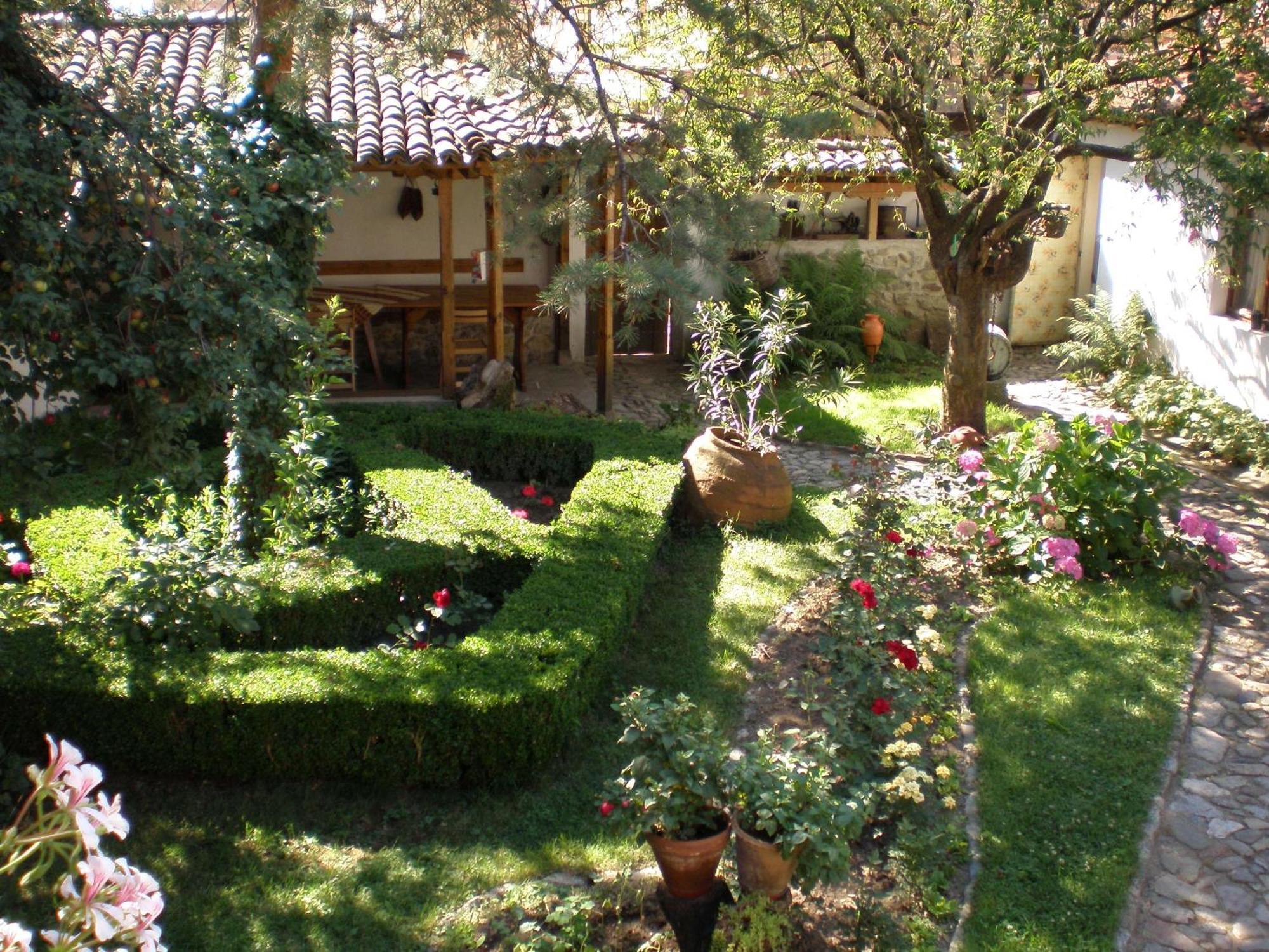 Tsutsovi House Hotel Kalofer Kültér fotó